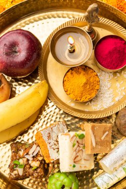 Diwali 'deki Lakshmi Puja, refah tanrıçası Laxmi' ye hürmet etmek için bir Hindu olayıdır.