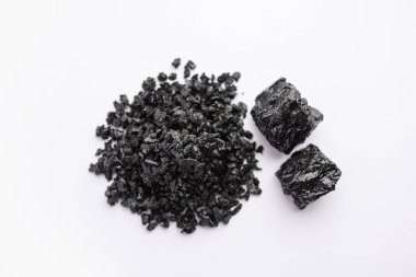 Shilajit ya da shilajeet, Himalayalar 'ın kayalarında bulunan ayurvedik bir ilaçtır.