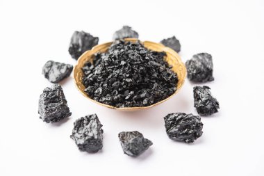 Shilajit ya da shilajeet, Himalayalar 'ın kayalarında bulunan ayurvedik bir ilaçtır.