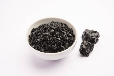 Shilajit ya da shilajeet, Himalayalar 'ın kayalarında bulunan ayurvedik bir ilaçtır.