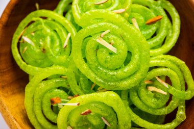 Yeşil Jalebi mithai ya da Hindistan 'dan tatlı, geleneksel imarti ya da jilbi' ye Twist.
