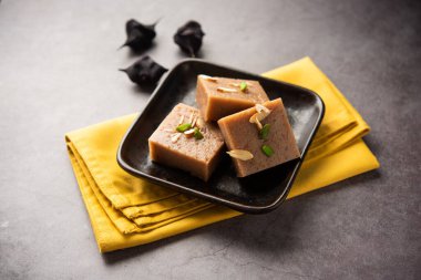 Singhara Barfi ya da Singhada Burfi ya da Halwa su kestanesi unu, oruç ya da upwas gıda kullanılarak yapıldı.