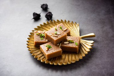 Singhara Barfi ya da Singhada Burfi ya da Halwa su kestanesi unu, oruç ya da upwas gıda kullanılarak yapıldı.