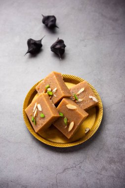 Singhara Barfi ya da Singhada Burfi ya da Halwa su kestanesi unu, oruç ya da upwas gıda kullanılarak yapıldı.