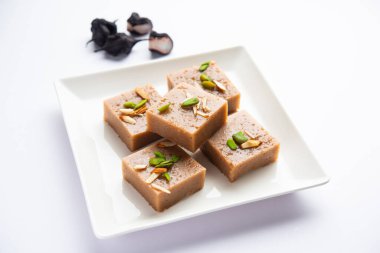 Singhara Barfi ya da Singhada Burfi ya da Halwa su kestanesi unu, oruç ya da upwas gıda kullanılarak yapıldı.
