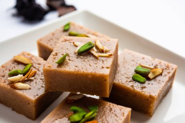 Singhara Barfi ya da Singhada Burfi ya da Halwa su kestanesi unu, oruç ya da upwas gıda kullanılarak yapıldı.