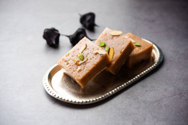 Singhara Barfi ya da Singhada Burfi ya da Halwa su kestanesi unu, oruç ya da upwas gıda kullanılarak yapıldı.