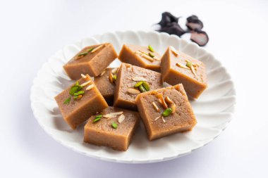 Singhara Barfi ya da Singhada Burfi ya da Halwa su kestanesi unu, oruç ya da upwas gıda kullanılarak yapıldı.