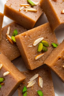 Singhara Barfi ya da Singhada Burfi ya da Halwa su kestanesi unu, oruç ya da upwas gıda kullanılarak yapıldı.