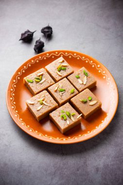 Singhara Barfi ya da Singhada Burfi ya da Halwa su kestanesi unu, oruç ya da upwas gıda kullanılarak yapıldı.