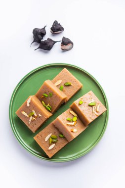 Singhara Barfi ya da Singhada Burfi ya da Halwa su kestanesi unu, oruç ya da upwas gıda kullanılarak yapıldı.