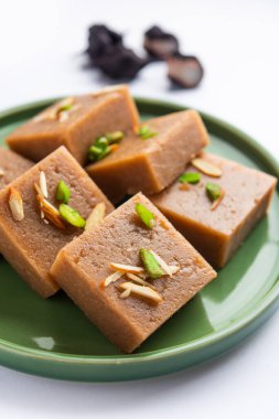 Singhara Barfi ya da Singhada Burfi ya da Halwa su kestanesi unu, oruç ya da upwas gıda kullanılarak yapıldı.