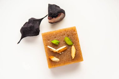 Singhara Barfi ya da Singhada Burfi ya da Halwa su kestanesi unu, oruç ya da upwas gıda kullanılarak yapıldı.