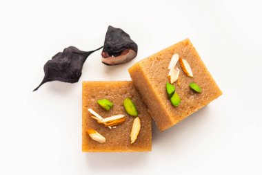 Singhara Barfi ya da Singhada Burfi ya da Halwa su kestanesi unu, oruç ya da upwas gıda kullanılarak yapıldı.