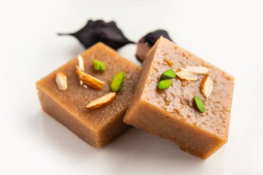 Singhara Barfi ya da Singhada Burfi ya da Halwa su kestanesi unu, oruç ya da upwas gıda kullanılarak yapıldı.