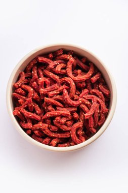 Beatroot chakli çubukları pancar kökü ile yapılır, Hindistan 'dan çay saati atıştırmalığı.