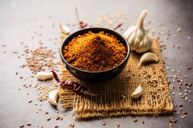 Jawas ya da Javas turşusu keten tohumu, keten tohumu tozu, sarımsak, kırmızı biber ve Hint çeşnisiyle yapılır.