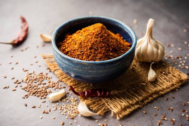 Jawas ya da Javas turşusu keten tohumu, keten tohumu tozu, sarımsak, kırmızı biber ve Hint çeşnisiyle yapılır.