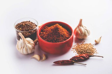 Jawas ya da Javas turşusu keten tohumu, keten tohumu tozu, sarımsak, kırmızı biber ve Hint çeşnisiyle yapılır.