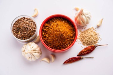 Jawas ya da Javas turşusu keten tohumu, keten tohumu tozu, sarımsak, kırmızı biber ve Hint çeşnisiyle yapılır.