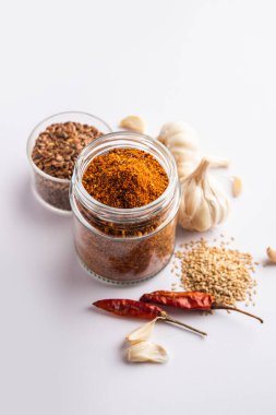 Jawas ya da Javas turşusu keten tohumu, keten tohumu tozu, sarımsak, kırmızı biber ve Hint çeşnisiyle yapılır.