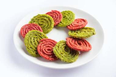 Palak pancar chakli veya murukku ıspanak ve pancar kullanarak yapılır.