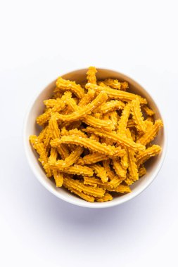 Bhajni chakli çubukları ya da diwali festivali kullanılarak yapılan gevrek murukku atıştırmalıkları.