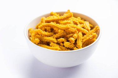 Bhajni chakli çubukları ya da diwali festivali kullanılarak yapılan gevrek murukku atıştırmalıkları.