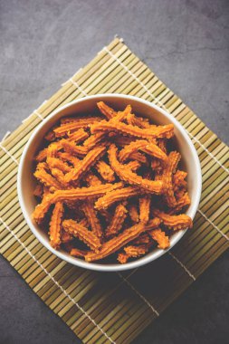 Bhajni chakli çubukları ya da diwali festivali kullanılarak yapılan gevrek murukku atıştırmalıkları.