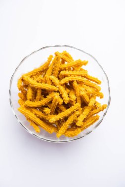 Bhajni chakli çubukları ya da diwali festivali kullanılarak yapılan gevrek murukku atıştırmalıkları.