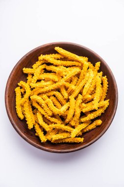 Bhajni chakli çubukları ya da diwali festivali kullanılarak yapılan gevrek murukku atıştırmalıkları.