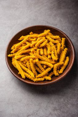 Bhajni chakli çubukları ya da diwali festivali kullanılarak yapılan gevrek murukku atıştırmalıkları.