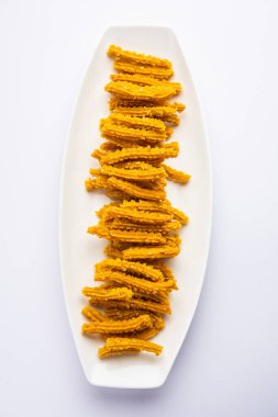 Bhajni chakli çubukları ya da diwali festivali kullanılarak yapılan gevrek murukku atıştırmalıkları.