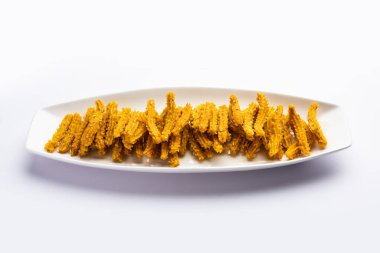 Bhajni chakli çubukları ya da diwali festivali kullanılarak yapılan gevrek murukku atıştırmalıkları.