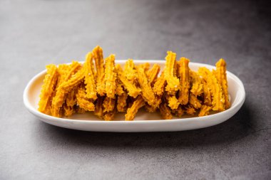 Bhajni chakli çubukları ya da diwali festivali kullanılarak yapılan gevrek murukku atıştırmalıkları.