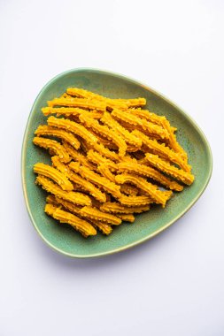 Bhajni chakli çubukları ya da diwali festivali kullanılarak yapılan gevrek murukku atıştırmalıkları.