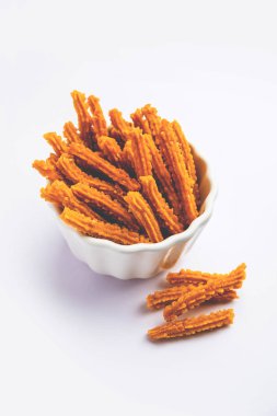 Bhajni chakli çubukları ya da diwali festivali kullanılarak yapılan gevrek murukku atıştırmalıkları.
