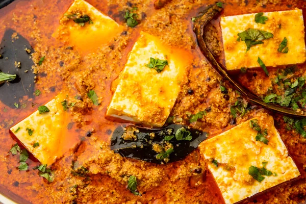 用罂粟籽和印度菜谱制成的薄荷脑咖哩或乳酪 — 图库照片