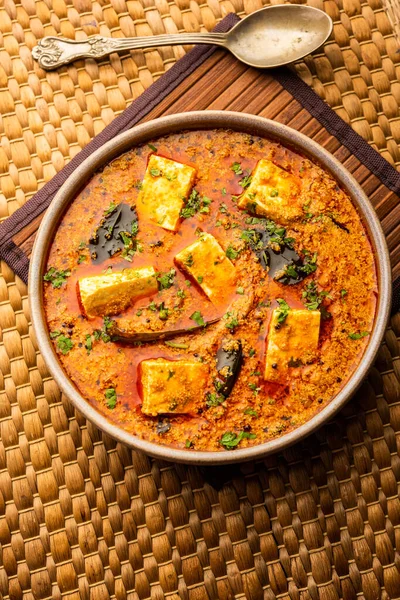 인도의 요리인 양귀비씨를 사용하여 Panier Khus Khus Curry Posto Masala — 스톡 사진