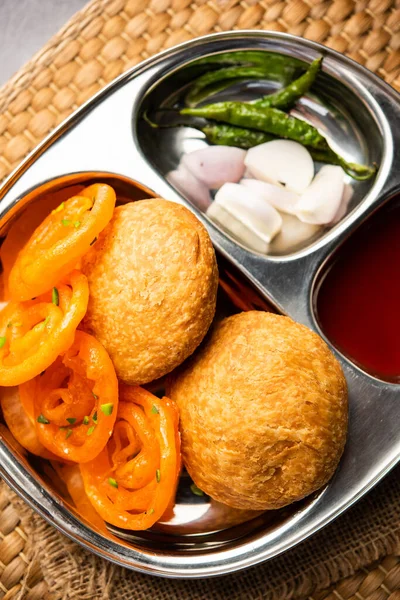 Kachori Jalebivel Indiai Snack Kombináció Más Néven Kachauri Kachodi Katchuri — Stock Fotó