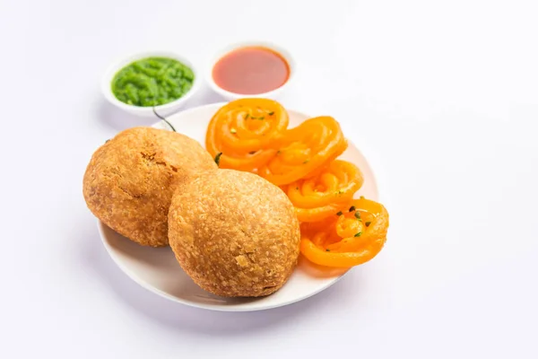 Kachori Jalebivel Indiai Snack Kombináció Más Néven Kachauri Kachodi Katchuri — Stock Fotó