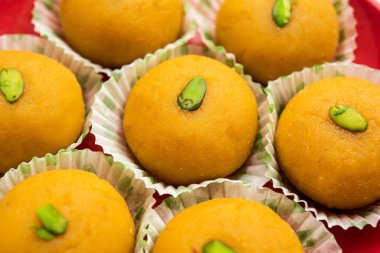 Besan Peda,pedha, pera. Popüler Hint mithai gram unu, Ghee, Şeker, Süt