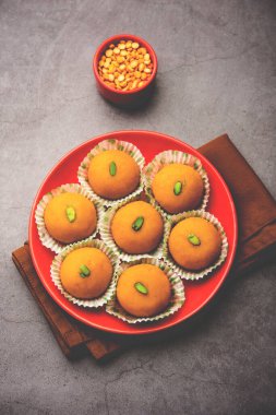 Besan Peda,pedha, pera. Popüler Hint mithai gram unu, Ghee, Şeker, Süt