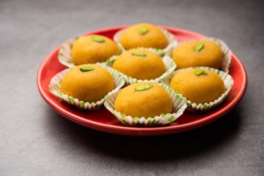 Besan Peda,pedha, pera. Popüler Hint mithai gram unu, Ghee, Şeker, Süt