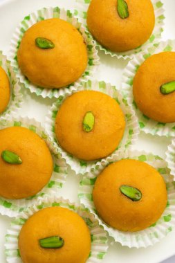 Besan Peda,pedha, pera. Popüler Hint mithai gram unu, Ghee, Şeker, Süt