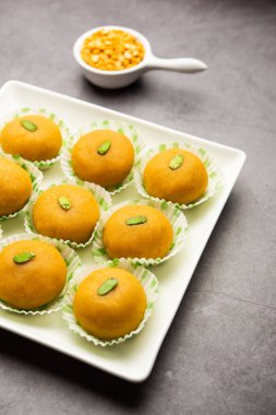 Besan Peda,pedha, pera. Popüler Hint mithai gram unu, Ghee, Şeker, Süt