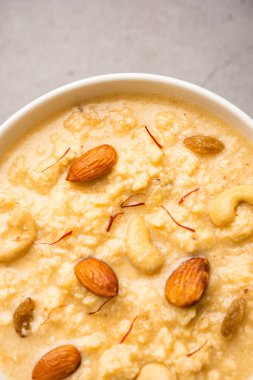 Nolen Gurer Chanar Payesh ya da süzme peynirli sütlü puding, pilav ve jaggery, bengali tatlı tarifi