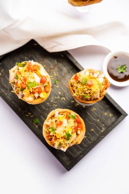 Kutchi Cone Chaat Hindistan 'dan popüler bir parti aperatifi.