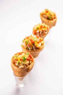 Kutchi Cone Chaat Hindistan 'dan popüler bir parti aperatifi.