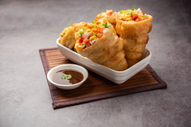 Kutchi Cone Chaat Hindistan 'dan popüler bir parti aperatifi.